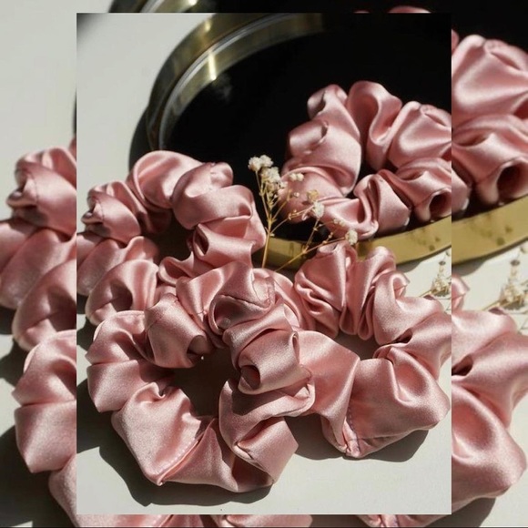 Accessories - Nude Scrunchies 😍